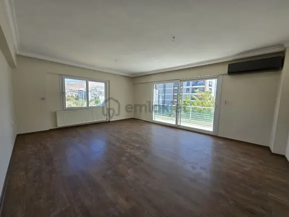 Çiğli Ataşehirde Ferah Ve Geniş 3+1 Kiralık Daire 1