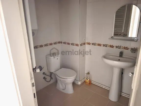 İzmir Karşıyaka Zübeyde Hnm. Cad. Bakımlı Kiralık 3+1 Daire 1