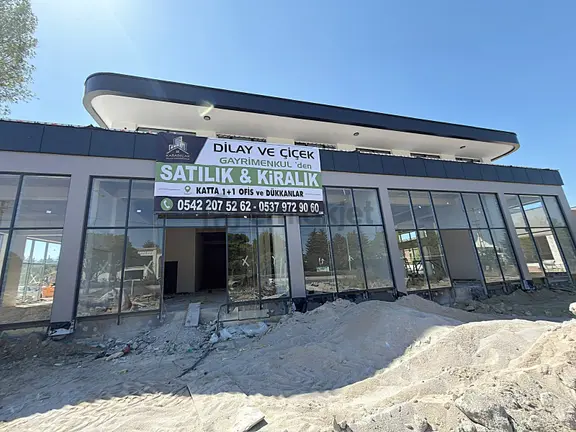 İncek Turgut Özal Bulvarı Üzerinde Köşebaşı Kiralık Dükkan 1