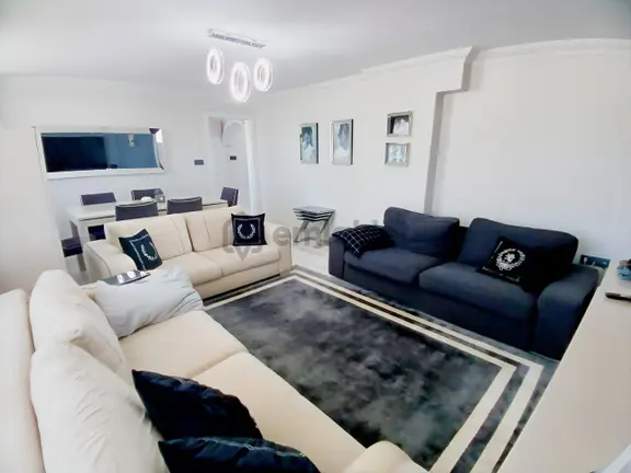İhsaniye'de 4 Katlı 4 Daireli Komple Bina 135m²arsa Garaj Bahçe 2