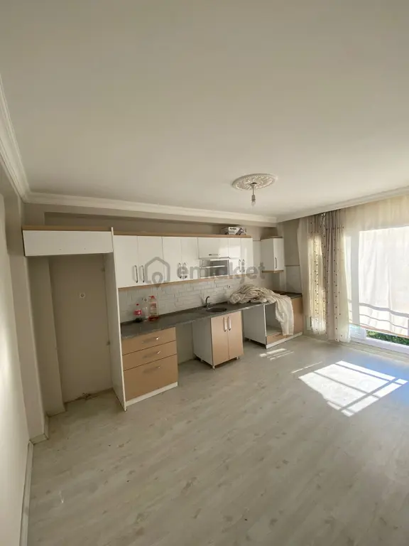 Cadde Üzeri Satılık Daire 1