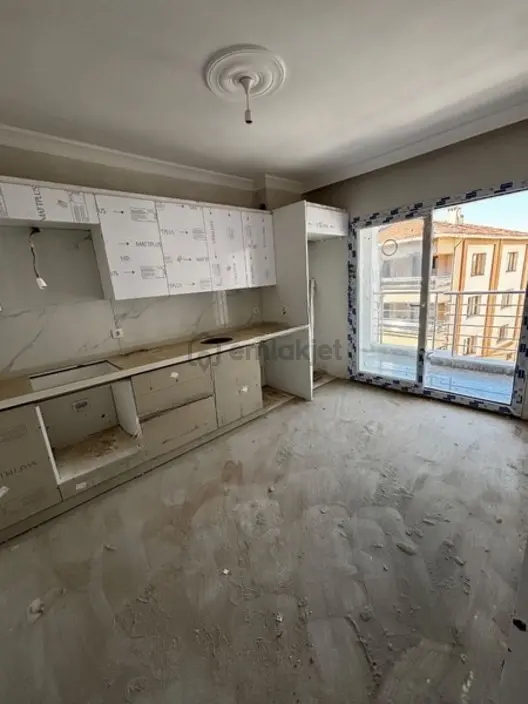 Saruhanlı Merkezde 2+1 Satılık Arakat Daire 2