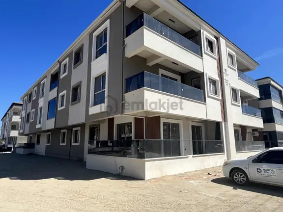 Gömeç Okaliptus Sokakta Satılık Ön Cephe Kaliteli Daire 2