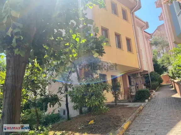 Remax Anı 'dan Otağtepe Onur Sitesi 'nde Kiralık 4+2 Villa 2