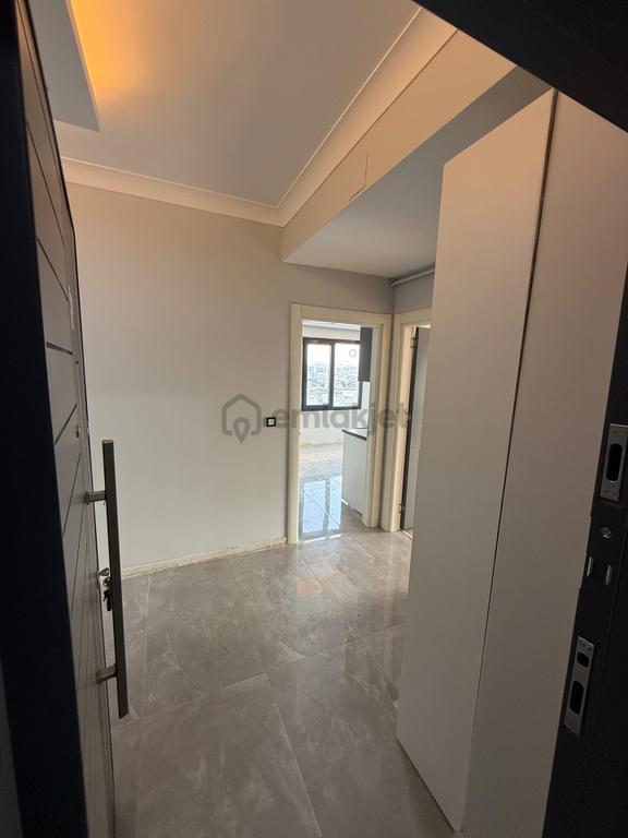 Barış Emlaktan Karşıyakada Kiralık 2+1 Daire 1