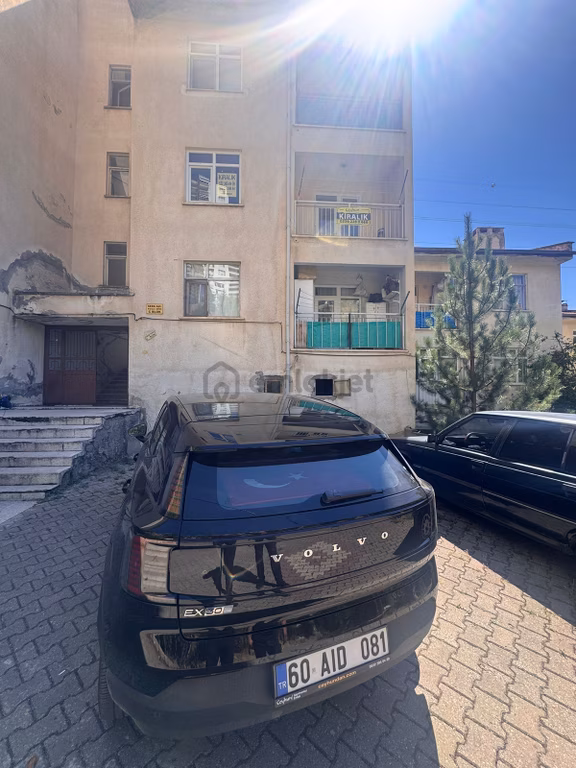 3+1 Arakat Eski Yazıcıoğlu'nda Doğalgaz Sobalı Kiralık Daire 1