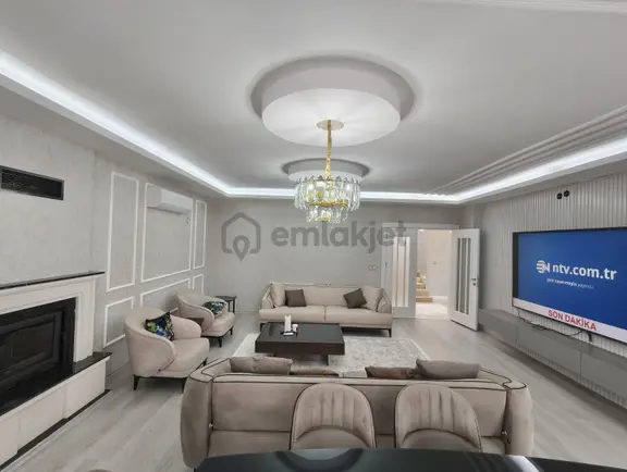 Satılık 5.5+1 Lüks Villa Fakülte Civarında 2