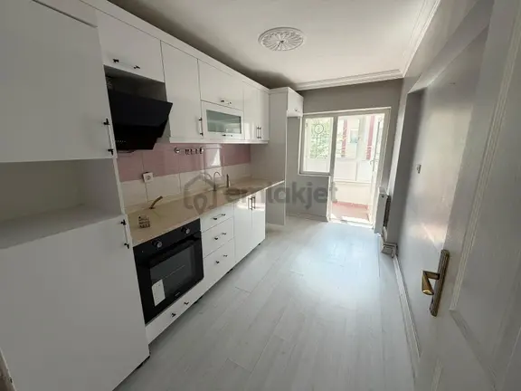 Cengizhan Mahallesi Cadde Yakını Kiralık 3+1 Daire 1
