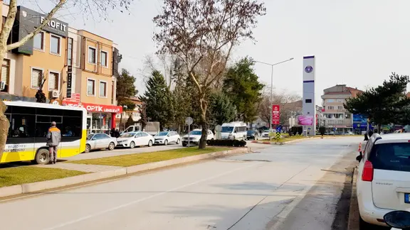 Kariyer'den Belediye Karşısı Küçükler İş Merkezin'de 70 M2 Ofis 1