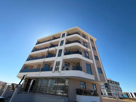 Kurtuluş Laleli Mah.coşgunlar Petrol Arkası Kat:2 2+1 Lüx Sıfır 2