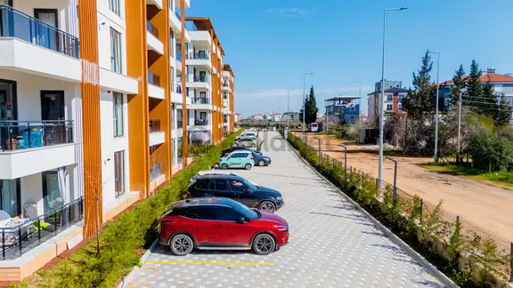 65 M2 Geniş 1+1 / Ara Kat Daire / Havuzlu Sitede, 2