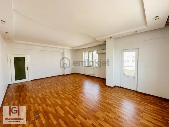 Batıkent'te Kiralık 4+1 Geniş Site İçi Daire (215m²) 2