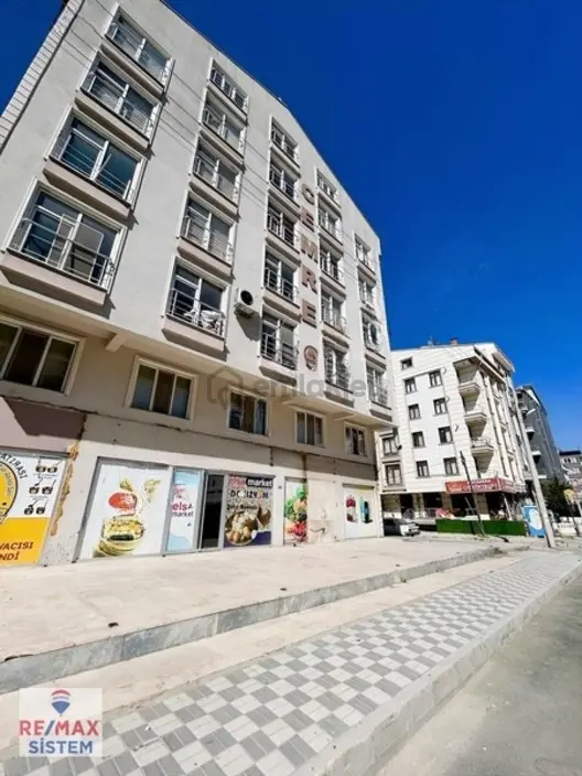 *erenler Merkezinde 5 Katlı Eşyalı Kat Mülkiyetli Satılık Bina* 2