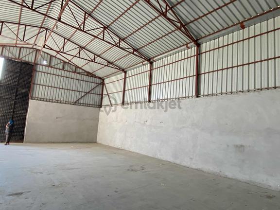 Yenigöl'de 250 M2 Kiralık Depo ( Ofis+wc ) 2
