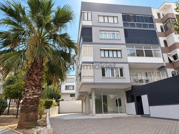 Bahçelievler Merkezde Wc'li Ve Ön Bahçe Kullanımlı 25 M² İşyeri 2