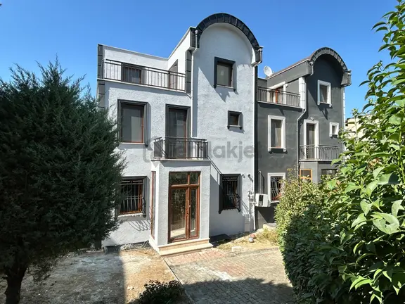 Bahçeşehir Medya Teras Evleri'nde Kiralık Villa 1