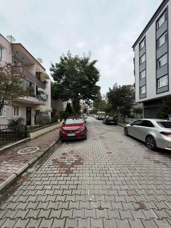 Cumhuriyet Mahallesi Tramvayın Altında 3+1 Kiralık 2