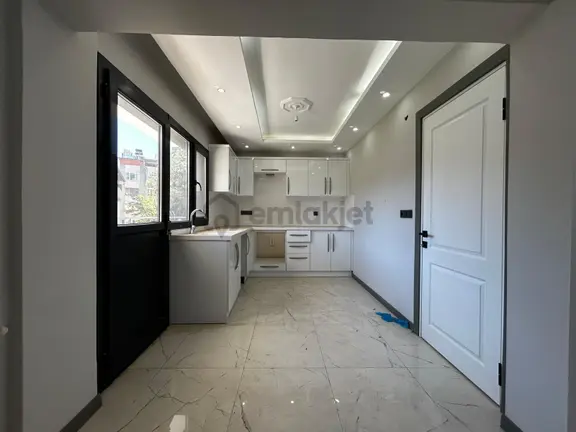 Yüksel'den Hekimzade'de İçi Yenilenmiş Kapalı Mutfak 1+1 Satılık Daire 2