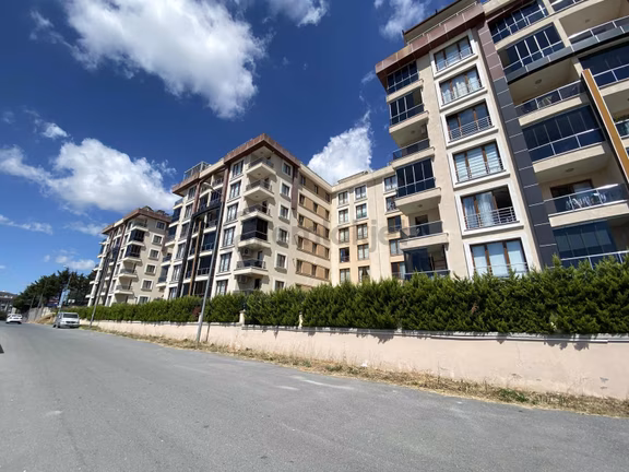 Büyükçekmece'de Butik Site İçinde 2 + 1 Kiralık 1