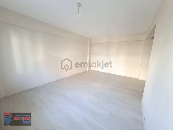 Re/max İnci'den Plevne Mah. Şehit Birol Koç Caddesi’nde 2+1 Kiralık Daire 2