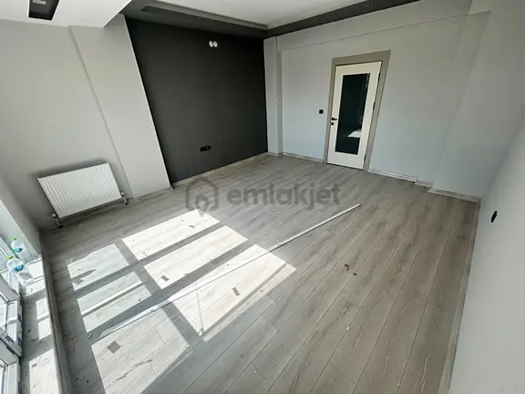 Yenikent Emlak'tan Satılık 130 M2 3+1 Cad. Üzeri Güney Cp Daire 2
