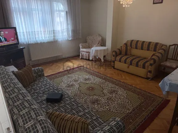 Yenibosna'da Satılık 3+1 Daire - Metrobüse Yakın, 140m² 1