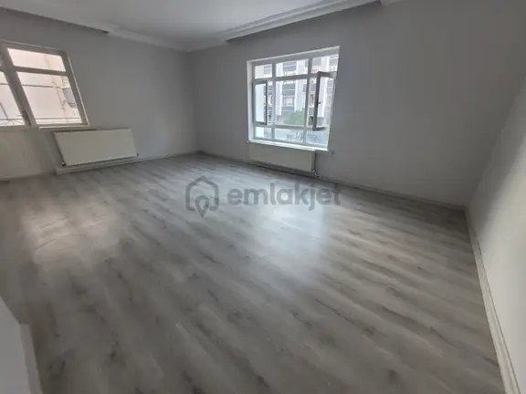 Merkezi Konumda Ferah Ve Aydınlık Masrafsız Katta 3+1 Daire !! 1