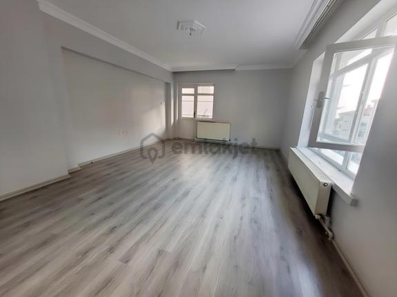 Merkezi Konumda Ferah Ve Aydınlık Masrafsız Katta 3+1 Daire !! 2