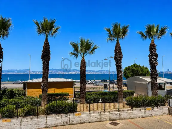 İzmir Güzelyalı'da Deniz Manzaralı 4+1 Satılık Yalı Dairesi 1