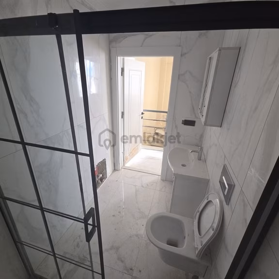Burhaniye Merkezde 4 Banyo/tuvaleti Olan Kullanışlı Dubleks 1