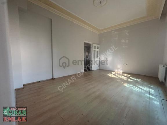 **çınardan** Kat Konumuda Altta Daireli Fırsat 3+1 Y.giriş Daire 1