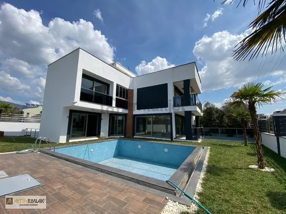 Yasa Arkasında Manzaralı, Özel Havuzlu Ultra Lüks Müstakil Villa 1