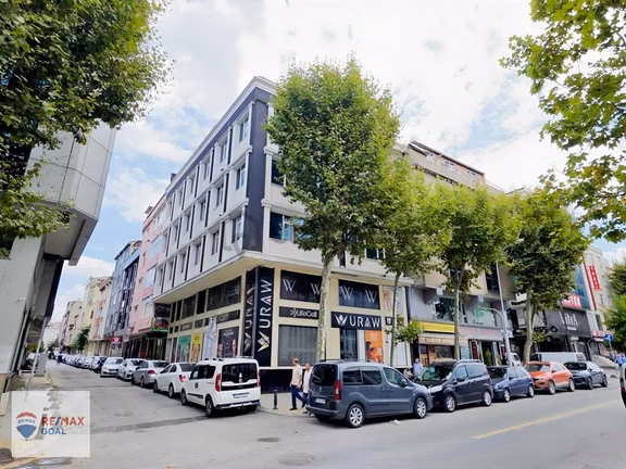 Bağcılar 15 Temmuz Mah.de 1200 M2 Kiralık Prestijli İş Yeri 1