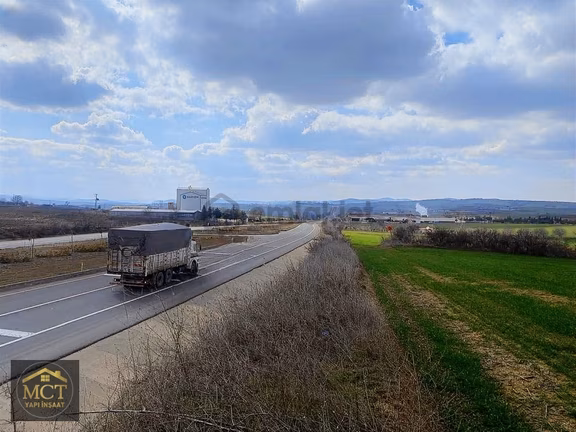 | Mct Yapıdan | 14.500m² Yol Üzeri Yatırımlık Tarla 1