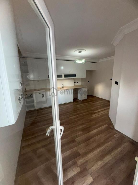 3+1 Yurt Kurttepe Cadde Üzeri Kap.mutfak 170m2 Geniş Hasarsız İskanlı 8-4 Katı Kgb Cephe Dgaz. 1