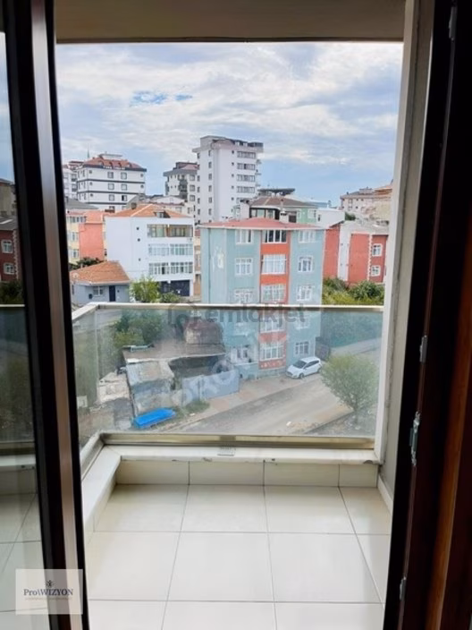 Selçukhan Caddesi Üzerinde 3+1 Kiralık Daire 1
