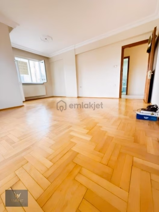 Kartal Esentepe'de Kiralık 3+1 Ara Kat Daire 2