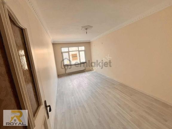 Söğütlüçeşme'de 2+1 İçi Full Tadilatlı Çift Cephe Arakat 2