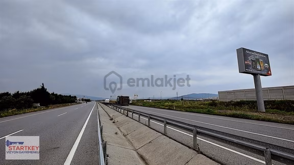 Akhisar Aziosb Tam Karşısı Harika Konumda Asfalt Üstü 1350m2 2