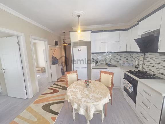 Yenifoça'da Full Eşyalı Doğalgazlı Kiralık Ara Kat 2+1 Daire 1