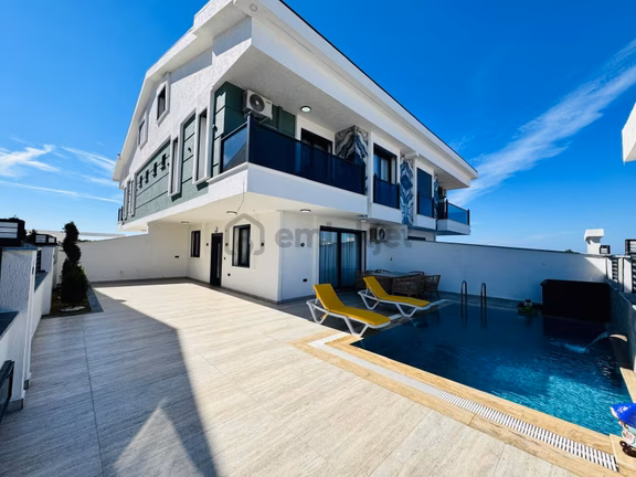 Didim Efeler’de Özel Havuzlu Araba Garajlı Denize Yakın Konumda Satılık Villa 1