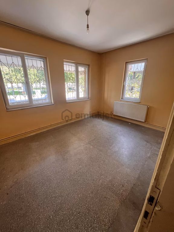 Yeni Mahalle Pazar Yerinin Orda 3+1 Kiralık Zemin Kat Daire 2