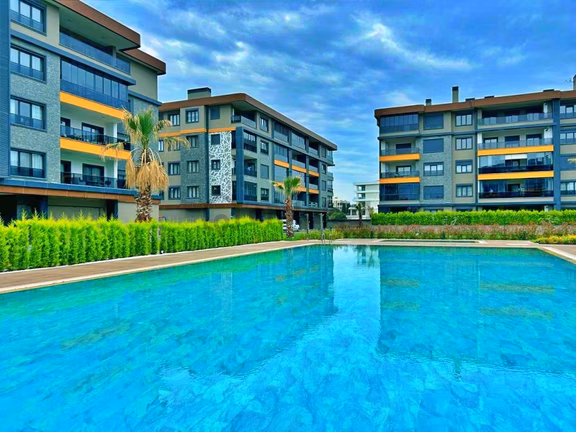 Uytundan Örende Havuzlu Ultralüks Sitede Arakat Satılık 2+1 1