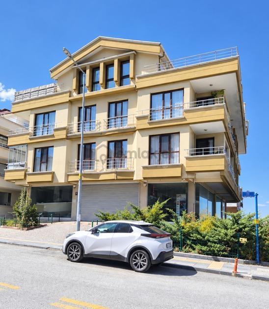 Vedat Dalokay Cadde Üzerınde Şehır Manzaralı Daıre 1
