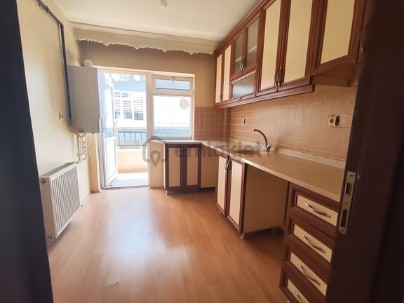 Yılmaz Gayrimenkulden Cadde Üzeri Kiralık 2+1 Yapılı Cadde Üzeri 2
