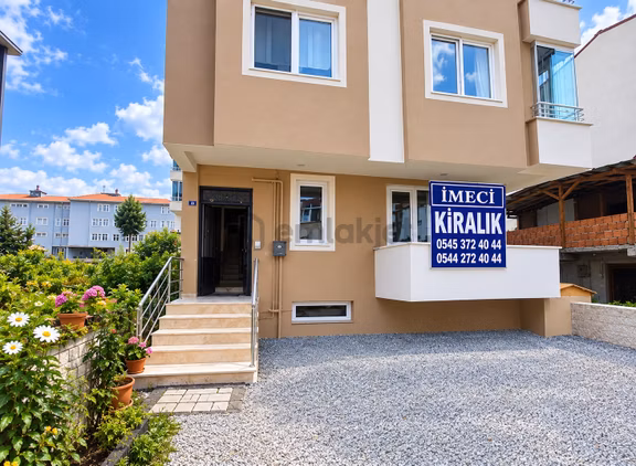 Cumhuriyet Mah. 2+1 Kiralık Yüksek Giriş Denize Yürüme Mesafeli 1