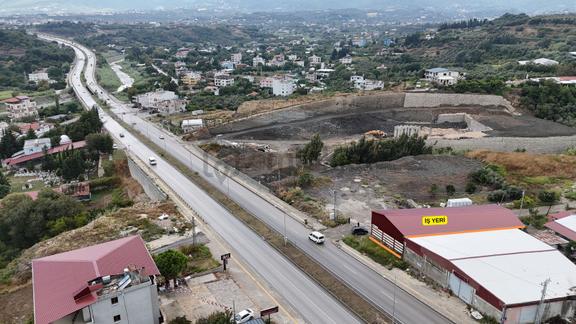 Karaçayda Asfalt Yola Sıfır 320 Metrekare Sıfır Depo 2