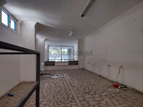 100 Yıl Gazi Lisesi Yanı 110 M Köşe Otoparklı Dükkan 1