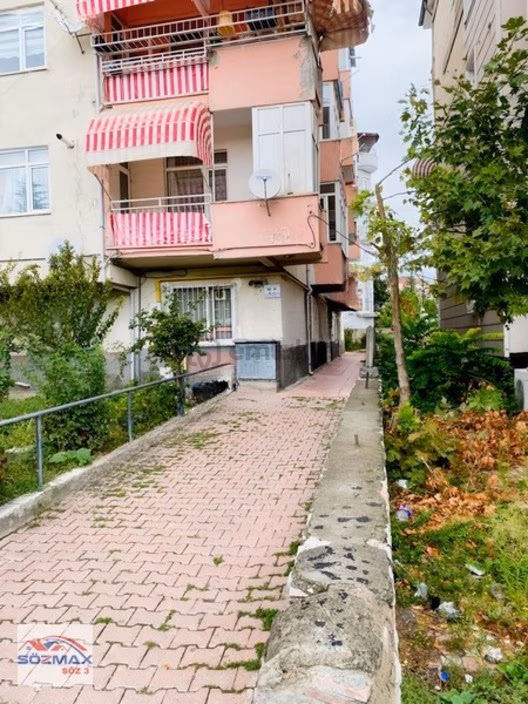 Karşıyaka'da Harika Konumlu Satılık 3+1 Daire 2