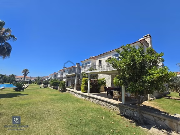 Çeşme Alaçatı Da Havuzlu Site İçinde Yıllık Kiralık Villa 2